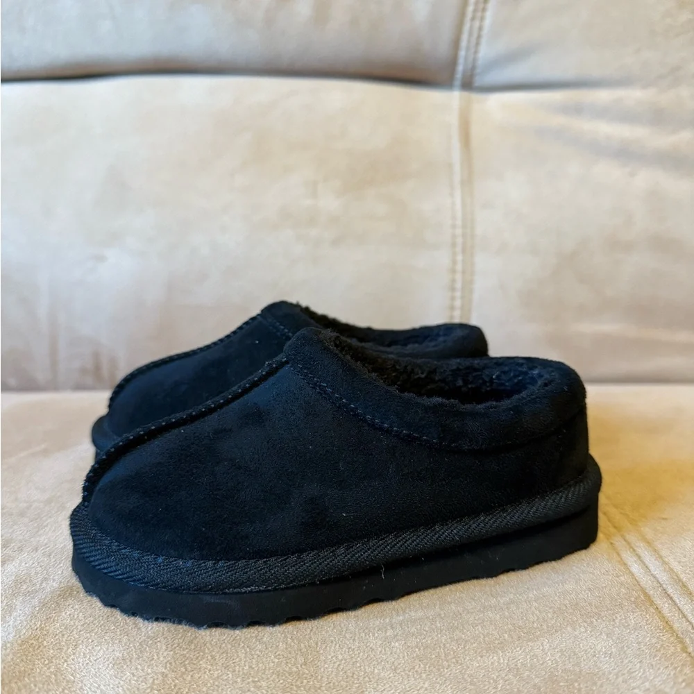 Cat & Jack NWOT Black Suede Size 8 Slippers